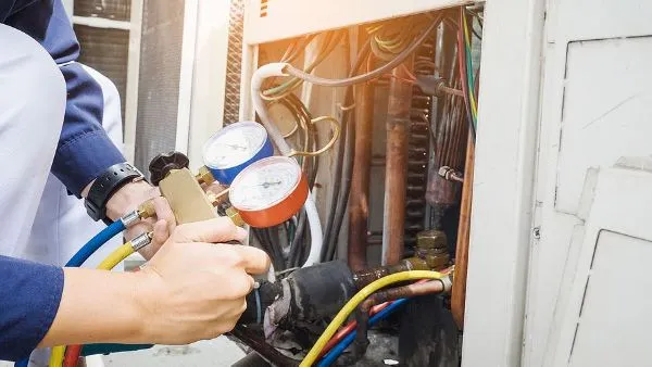 ac repair man 147609383 aea1f9c9 640w