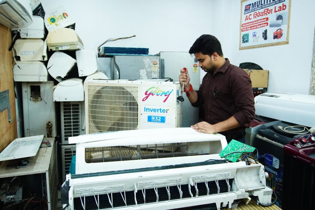 AC Technician Kuwait providing professional air conditioner repair